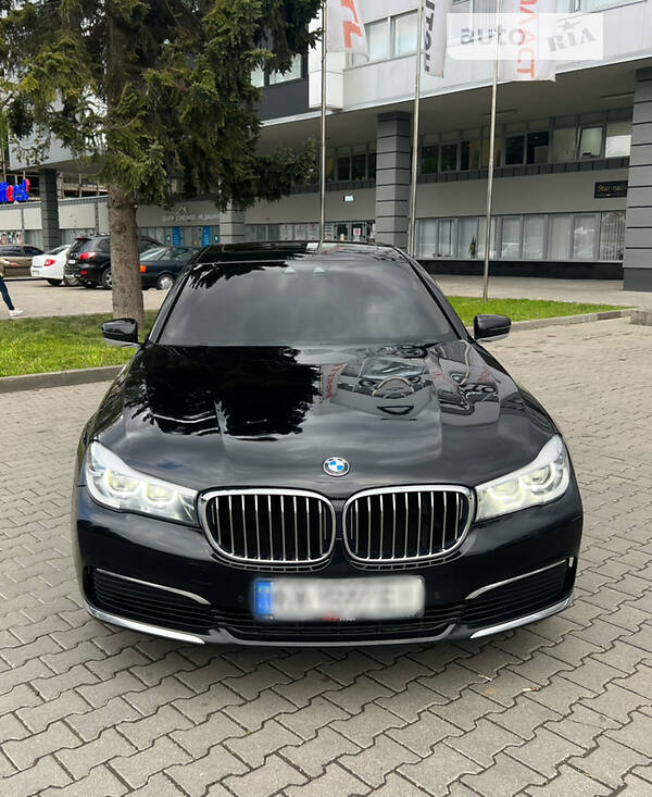 Седан BMW 7 Series 2018 в Львове
