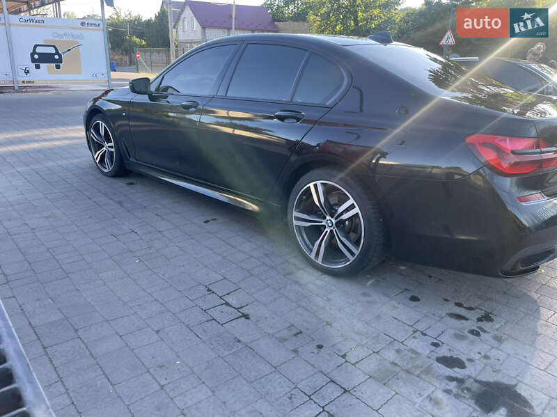 Седан BMW 7 Series 2015 в Ужгороде