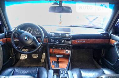 Седан BMW 7 Series 1992 в Смілі