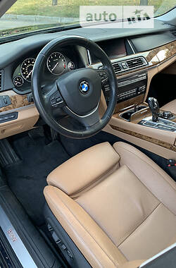 Седан BMW 7 Series 2013 в Умані