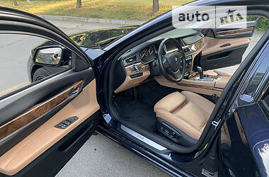 Седан BMW 7 Series 2013 в Умані