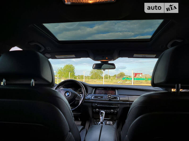Седан BMW 7 Series 2015 в Нововолынске