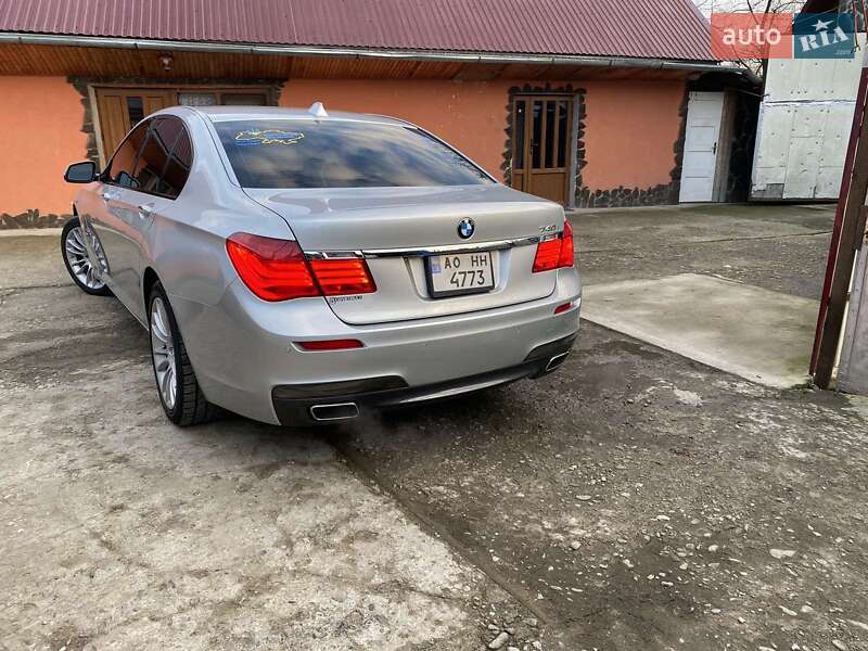 Седан BMW 7 Series 2011 в Рахове