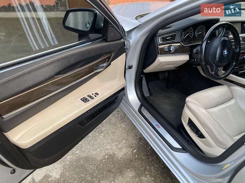 Седан BMW 7 Series 2011 в Рахові