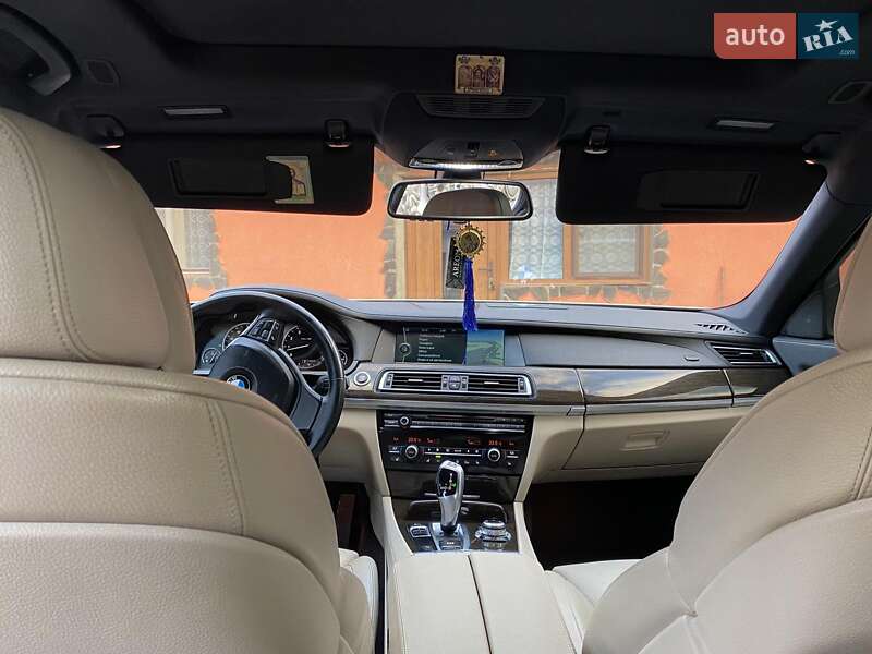 Седан BMW 7 Series 2011 в Рахові