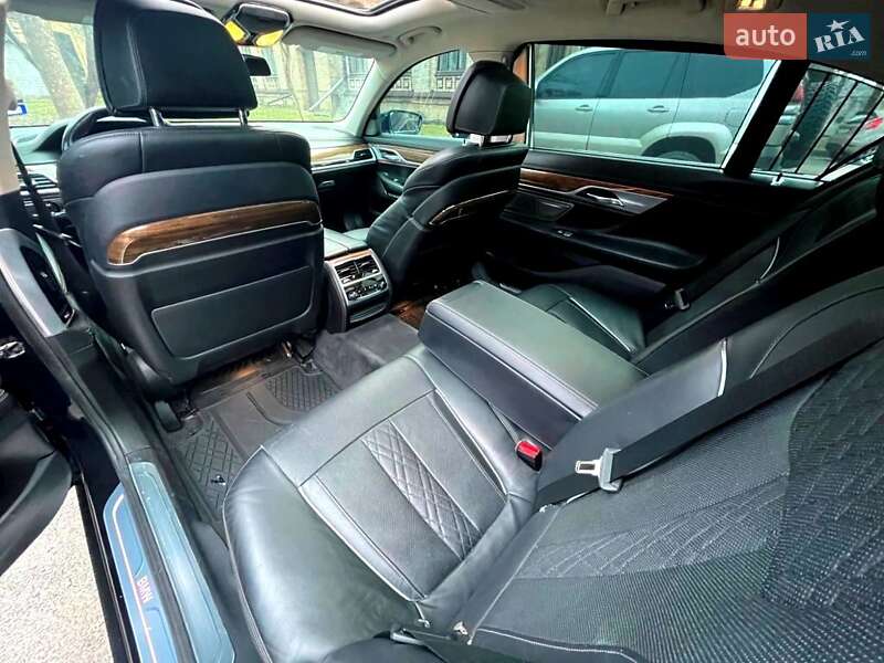 Седан BMW 7 Series 2016 в Киеве