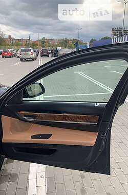 Седан BMW 7 Series 2013 в Умані