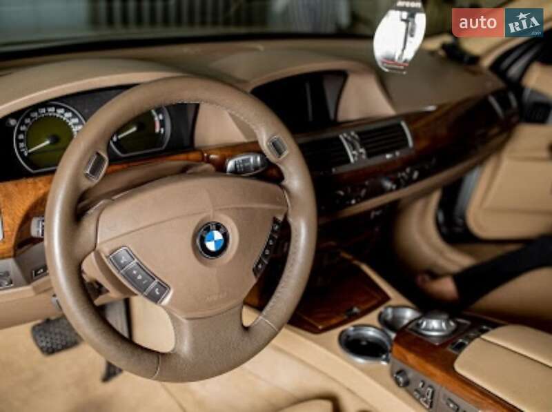 Седан BMW 7 Series 2003 в Новомосковську
