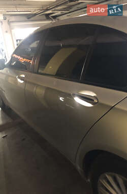 Седан BMW 7 Series 2011 в 
