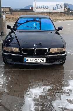 Седан BMW 7 Series 2000 в Тячеве