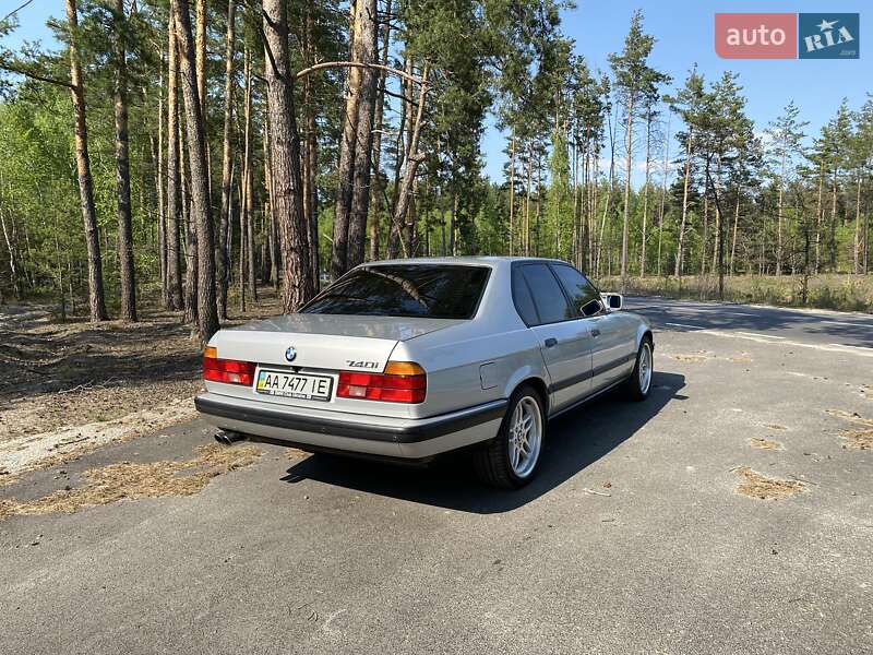 Седан BMW 7 Series 1993 в Киеве