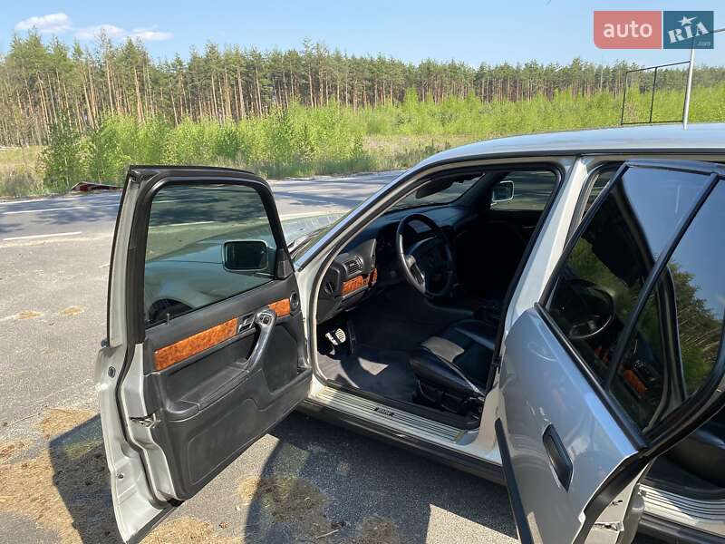 Седан BMW 7 Series 1993 в Киеве