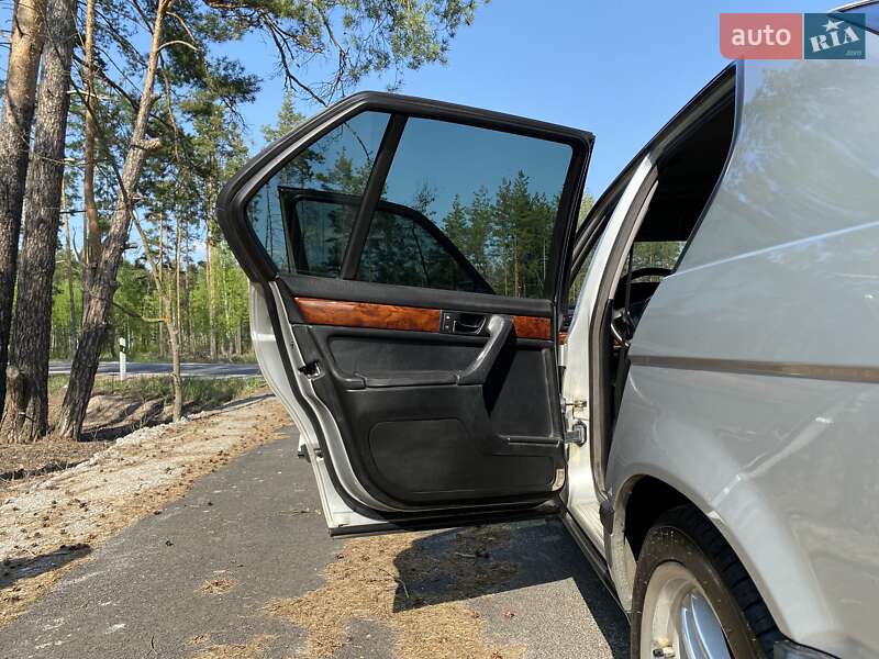 Седан BMW 7 Series 1993 в Киеве