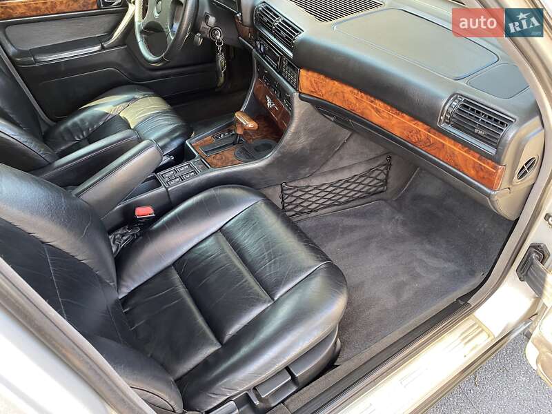 Седан BMW 7 Series 1993 в Киеве