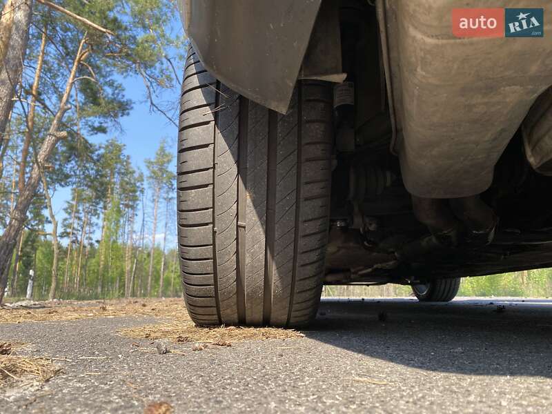 Седан BMW 7 Series 1993 в Киеве