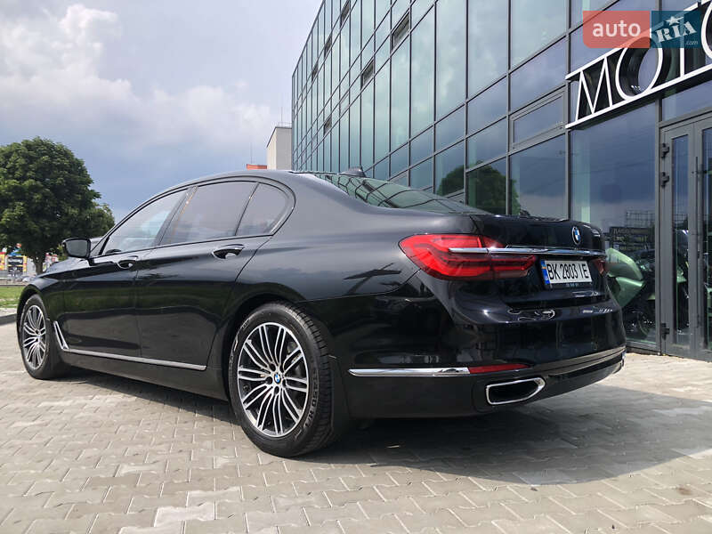 Седан BMW 7 Series 2015 в Рівному