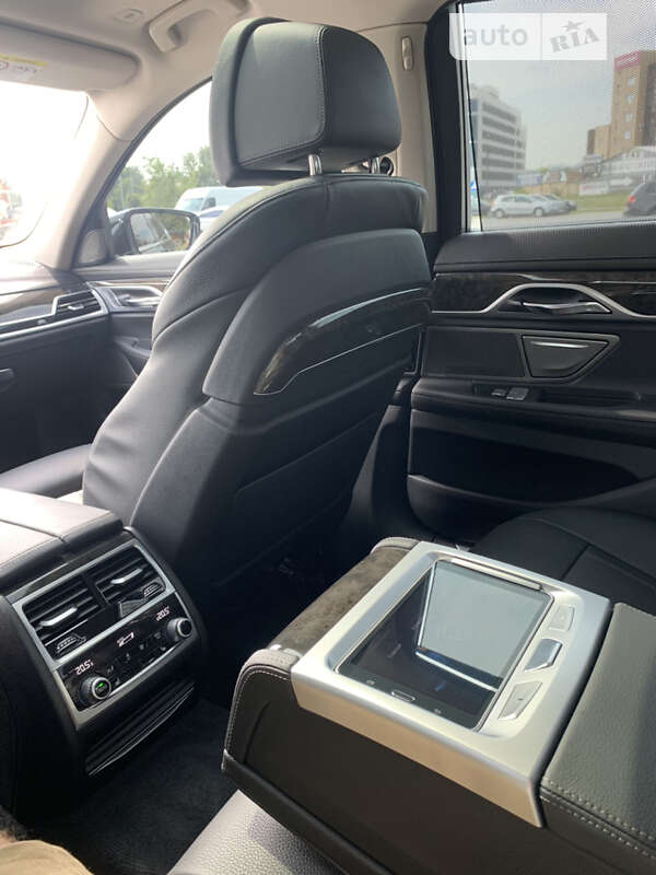 Седан BMW 7 Series 2017 в Киеве
