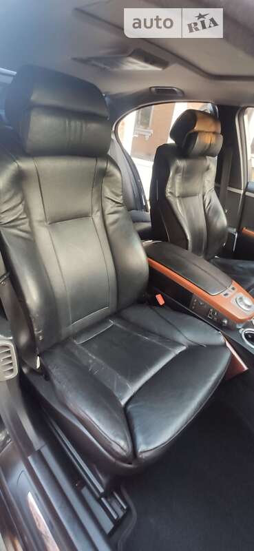 Седан BMW 7 Series 2004 в Романіву