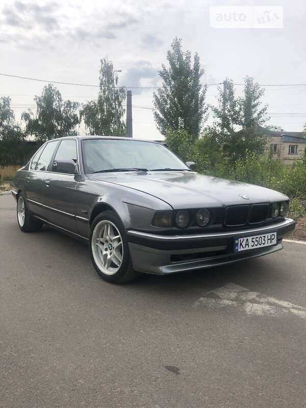Седан BMW 7 Series 1987 в Києві