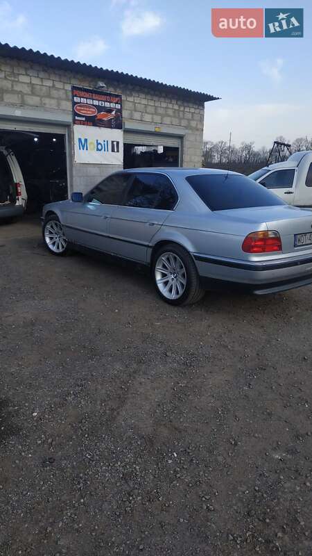 Седан BMW 7 Series 1997 в Днепре