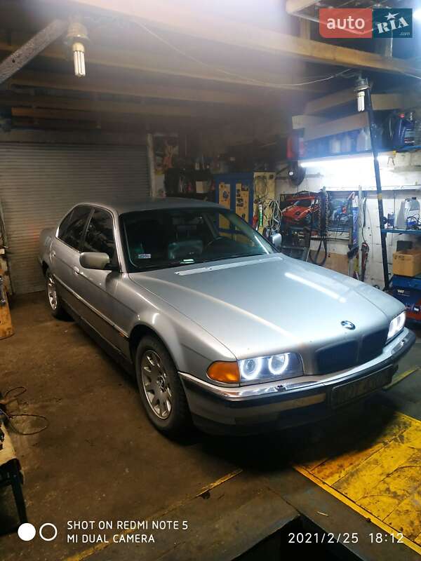 Седан BMW 7 Series 1997 в Днепре