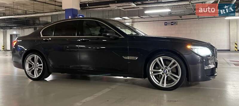 Седан BMW 7 Series 2015 в Рахове