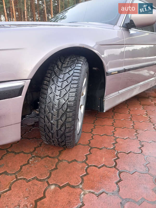 Седан BMW 7 Series 2000 в Маневичах