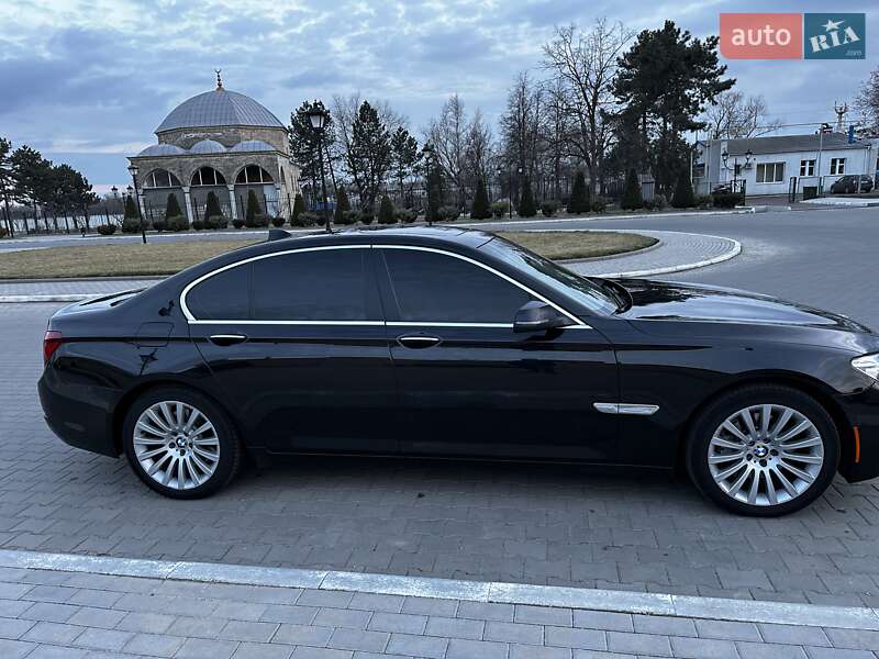 Седан BMW 7 Series 2013 в Измаиле