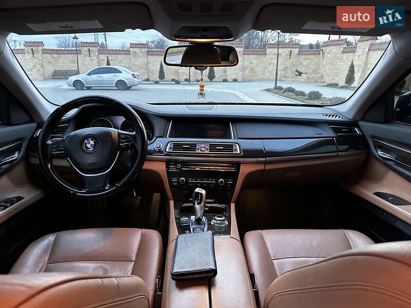 Седан BMW 7 Series 2013 в Измаиле