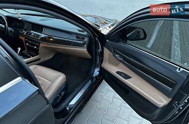 Седан BMW 7 Series 2013 в Измаиле