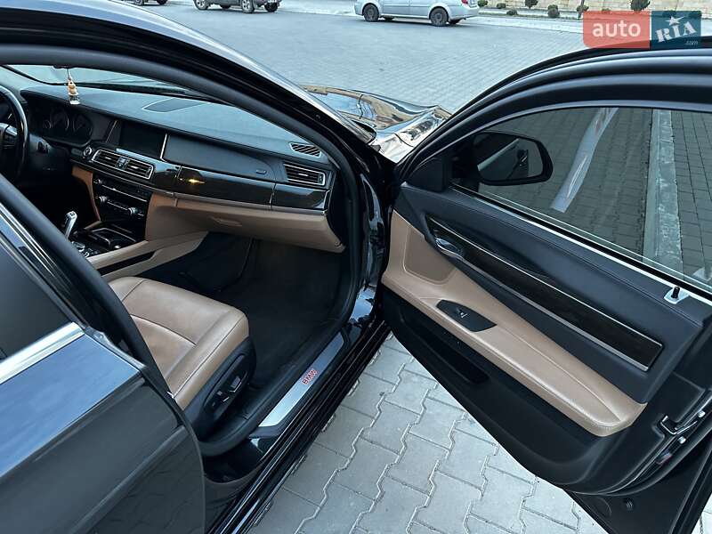 Седан BMW 7 Series 2013 в Измаиле
