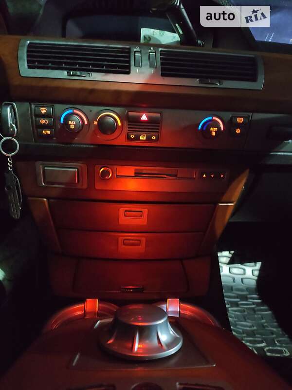 Седан BMW 7 Series 2004 в Романіву