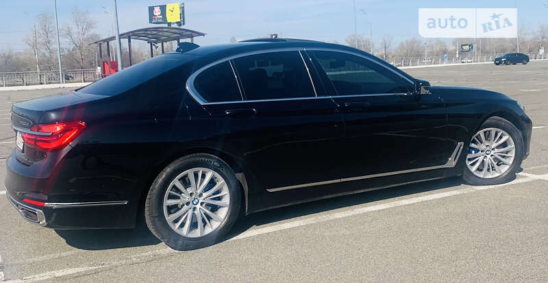 Седан BMW 7 Series 2017 в Киеве