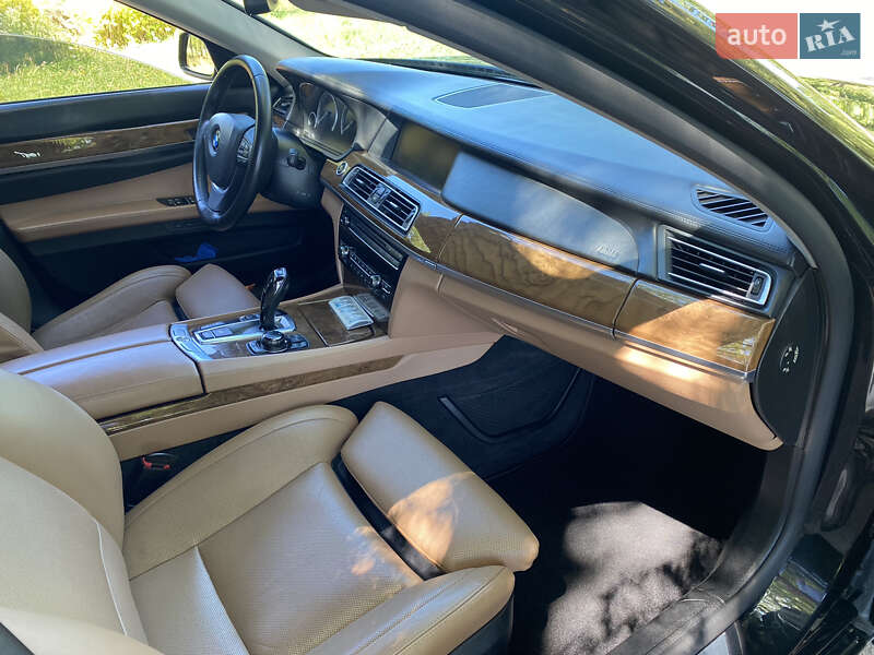 Седан BMW 7 Series 2011 в Ровно