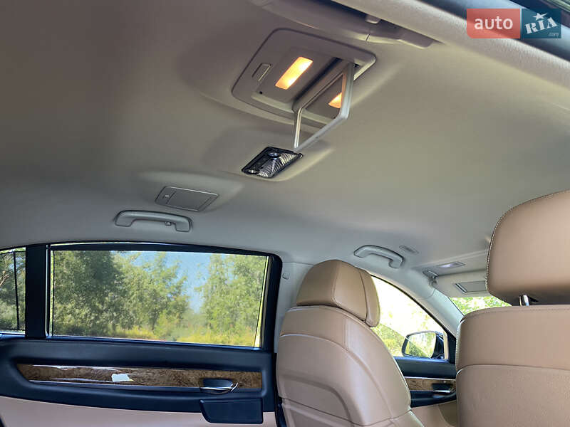 Седан BMW 7 Series 2011 в Ровно