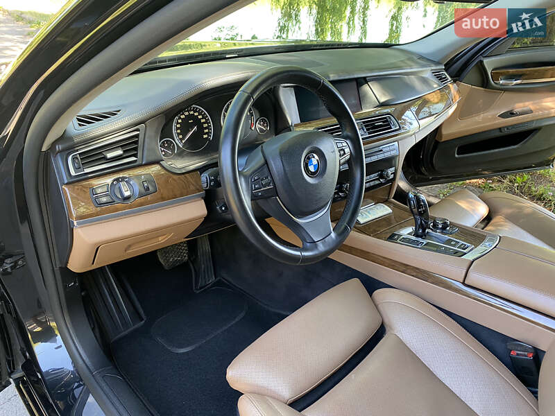 Седан BMW 7 Series 2011 в Ровно