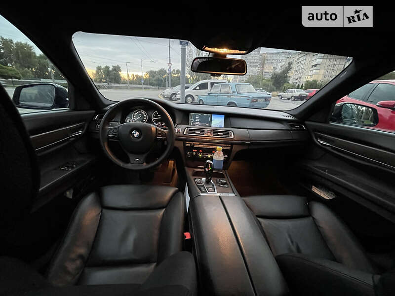 Седан BMW 7 Series 2010 в Днепре
