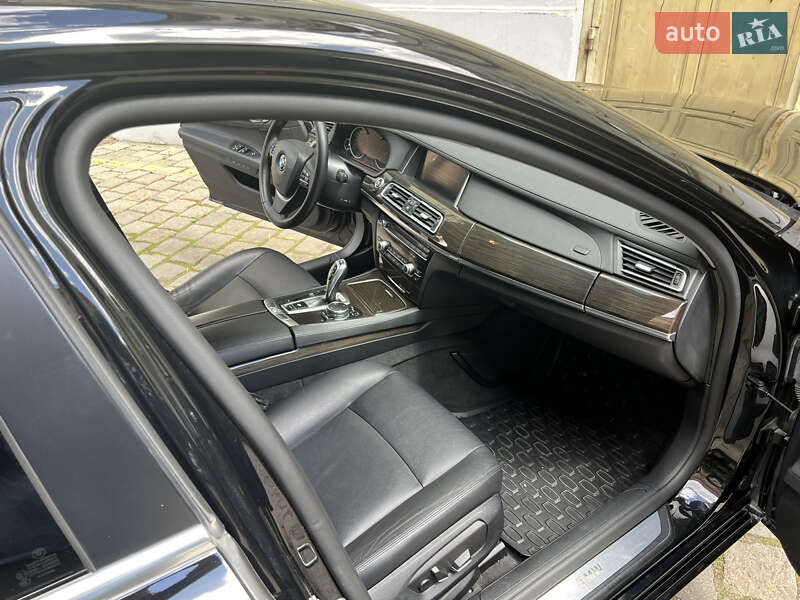 Седан BMW 7 Series 2015 в Чернівцях
