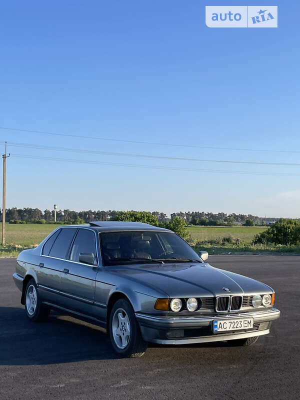 Седан BMW 7 Series 1987 в Радивилове