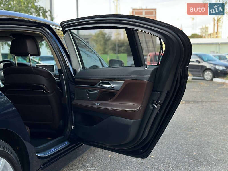 Седан BMW 7 Series 2020 в Черновцах