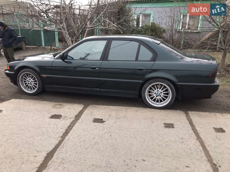 Седан BMW 7 Series 1999 в Килии