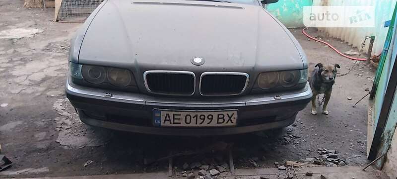 Седан BMW 7 Series 2001 в Шполі