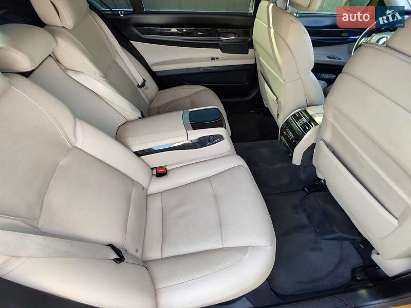 Седан BMW 7 Series 2011 в Богуславі