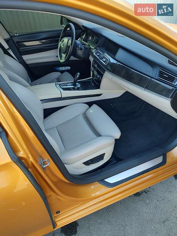 Седан BMW 7 Series 2011 в Богуславі