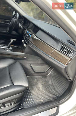 Седан BMW 7 Series 2011 в 