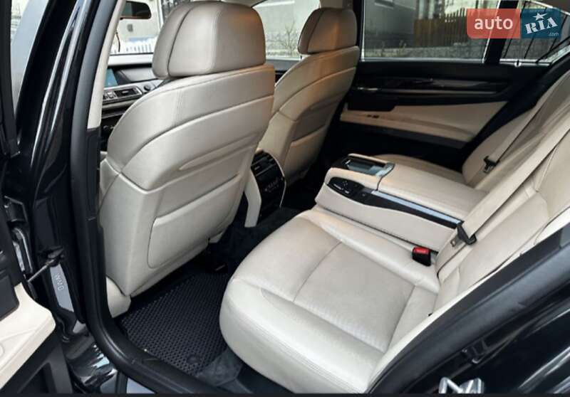 Седан BMW 7 Series 2010 в 