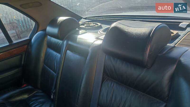 Седан BMW 7 Series 1990 в Ружині