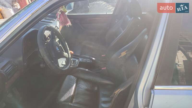 Седан BMW 7 Series 1990 в Ружині