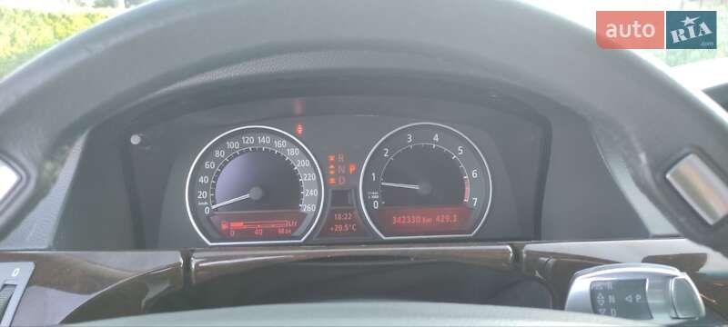 Седан BMW 7 Series 2001 в Львові