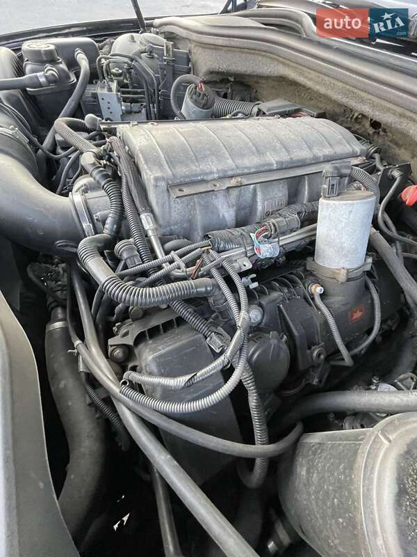 Седан BMW 7 Series 2001 в Львові